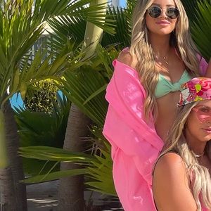 SHOW ME YOUR MUMU BUTTON DOWN